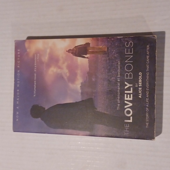 $4 Add-on "The Lovely Bones" by Alice Sebold - Paperback Novel - Picture 1 of 8